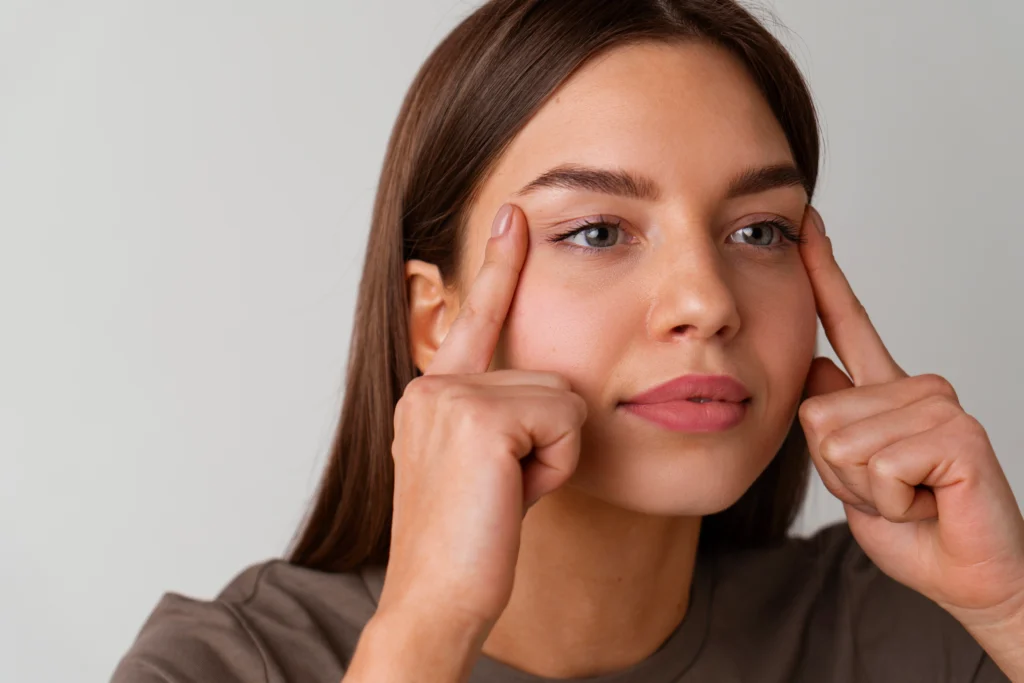 A lady checking her eyes.